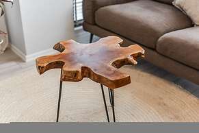 The Funky Apartment Free Parking