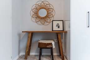 The Funky Apartment Free Parking