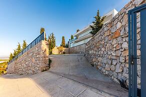 Villa Serenity Luxury Lakeside Manor