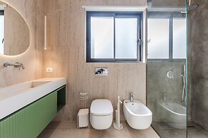 Villa Serenity Luxury Lakeside Manor