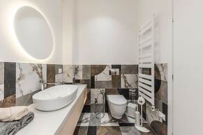 Villa Serenity Luxury Lakeside Manor