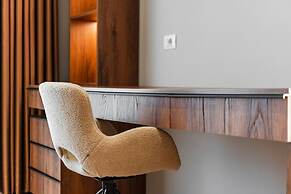 Villa Serenity Luxury Lakeside Manor