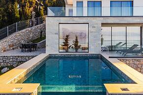 Villa Serenity Luxury Lakeside Manor