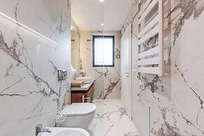 Villa Serenity Luxury Lakeside Manor