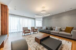 Villa Serenity Luxury Lakeside Manor