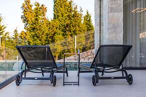 Villa Serenity Luxury Lakeside Manor