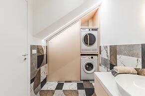 Villa Serenity Luxury Lakeside Manor