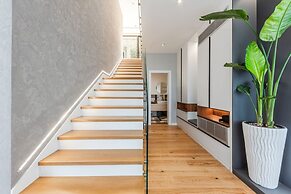 Villa Serenity Luxury Lakeside Manor