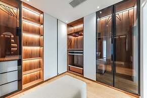 Villa Serenity Luxury Lakeside Manor