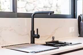 Villa Serenity Luxury Lakeside Manor