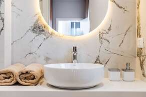 Villa Serenity Luxury Lakeside Manor