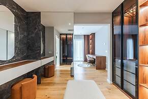 Villa Serenity Luxury Lakeside Manor