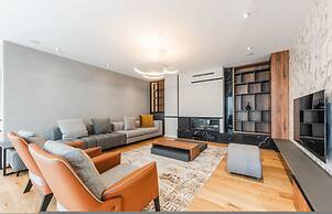 Villa Serenity Luxury Lakeside Manor