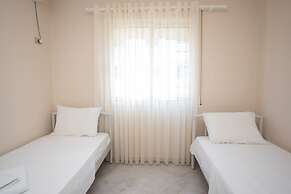 Central Seaview Apartment