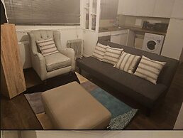 Cozy Romford Escape With Modern Amenities