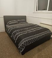 Cozy Romford Escape With Modern Amenities