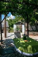 Archontiko Merylins Pinakates Pelion