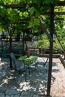 Archontiko Merylins Pinakates Pelion