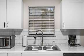 Lake View Newly Renovated