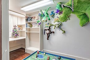 Central Location Historic Grandeur