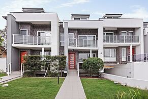 StayAU 4BR Modern Townhouse Asquith
