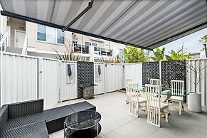 StayAU 4BR Modern Townhouse Asquith