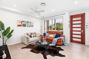 StayAU 4BR Modern Townhouse Asquith