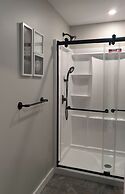Modern NewlyFurnished Acadia Apt