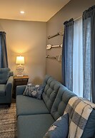 Modern NewlyFurnished Acadia Apt