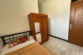 OYO 94325 Cibogo Guesthouse