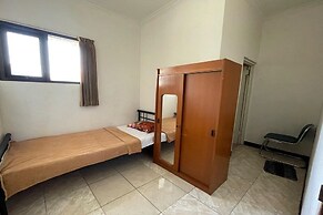 OYO 94325 Cibogo Guesthouse