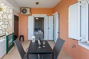 Hillside Seaview Apartment