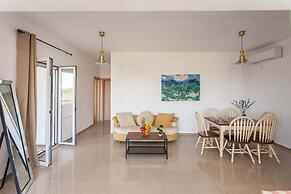 Hillside Seaview Apartment