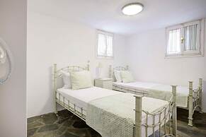 Ballos for 6 in Exomvourgo