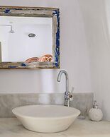 Tinos Experience the House