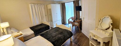 Oak Tree Rooms