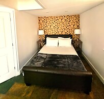 Oak Tree Rooms