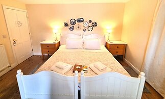 Oak Tree Rooms