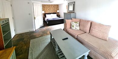 Oak Tree Rooms