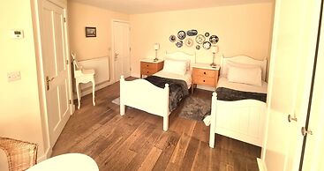Oak Tree Rooms