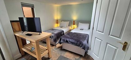 Oak Tree Rooms