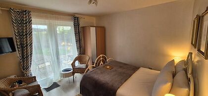 Oak Tree Rooms
