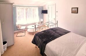 Oak Tree Rooms