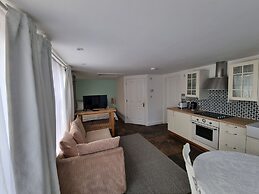 Oak Tree Rooms