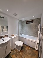 Oak Tree Rooms
