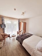 Oak Tree Rooms
