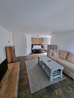 Oak Tree Rooms