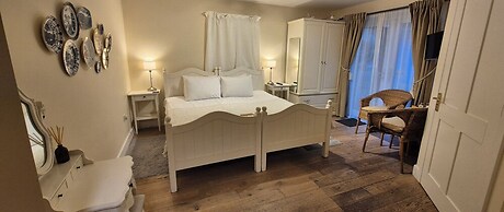 Oak Tree Rooms