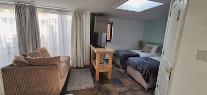 Oak Tree Rooms