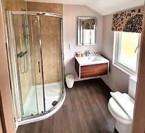 Oak Tree Rooms